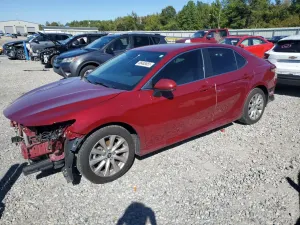 Toyota Camry LE 2.5L 4 2020