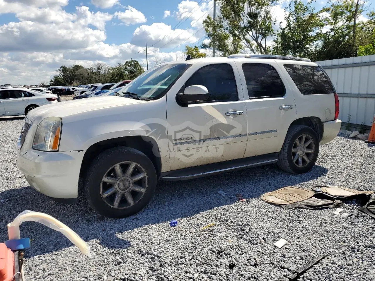 GMC Yukon DENALI 6.2L 8 2013