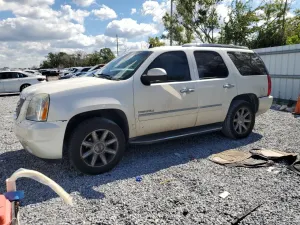 GMC Yukon DENALI 6.2L 8 2013