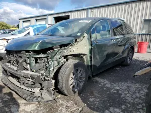 Toyota Sienna XLE 2.5L 4 2022