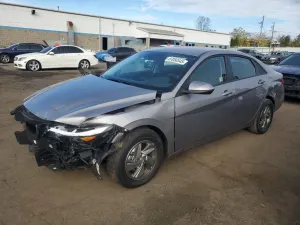 Hyundai Elantra SE 2.0L 4 2025