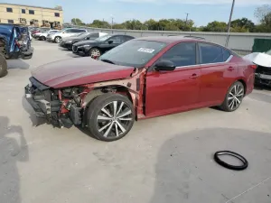 Nissan Altima SR 2.5L 4 2022