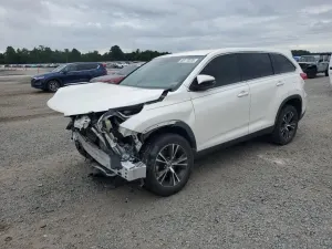 Toyota Highlander LE 3.5L 6 2019
