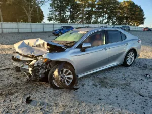 Toyota Camry LE 2.5L 4 2024