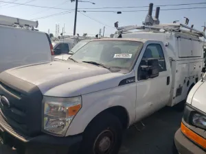 Ford F-350 SUPER DUTY 6.2L 8 2013