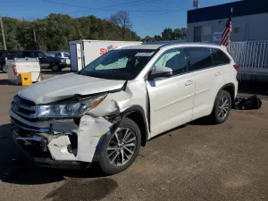 Toyota Highlander SE 3.5L 6 2018