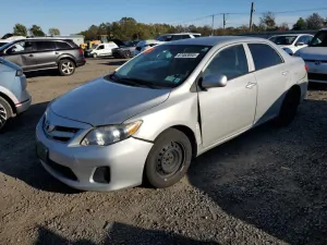 Toyota Corolla BASE 1.8L 4 2013
