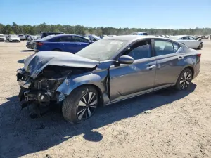Nissan Altima SV 2.5L 4 2022