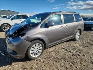 Toyota Sienna XLE 3.5L 6 2011