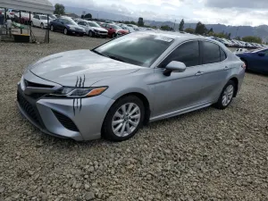 Toyota Camry SE 2.5L 4 2020