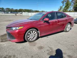 Toyota Camry LE 2.5L 4 2020