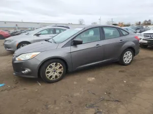 Ford Focus SE 2.0L 4 2012