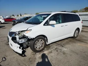 Toyota Sienna XLE 3.5L 6 2013