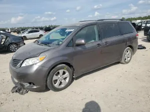 Toyota Sienna LE 3.5L 6 2014