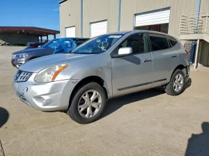 Nissan Rogue S 2.5L 4 2013