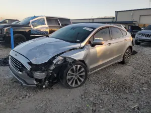 Ford Fusion SE 2.0L 4 2020
