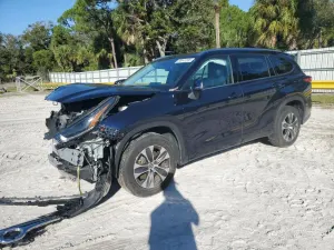 Toyota Highlander 3.5L 6 2021