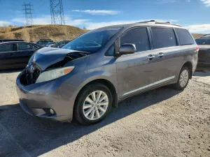Toyota Sienna XLE 3.5L 6 2011