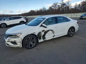 Volkswagen Passat SE 2.0L 4 2022