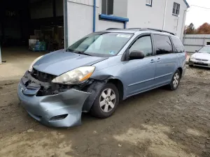 Toyota Sienna CE 3.5L 6 2010