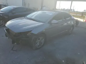 Hyundai Elantra SEL 2.0L 4 2020
