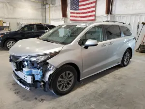 Toyota Sienna XLE 2.5L 4 2022