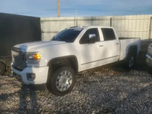 GMC Sierra K3500 DENALI 6.6L 8 2016