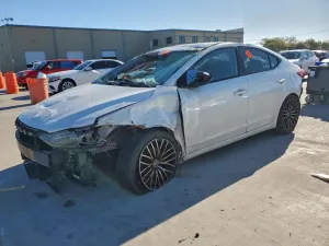 Hyundai Elantra SE 2.0L 4 2017