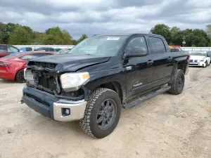 Toyota Tundra CREWMAX SR5 5.7L 8 2015
