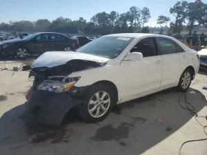 Toyota Camry BASE 2.5L 4 2011