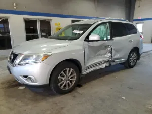 Nissan Pathfinder S 3.5L 6 2015
