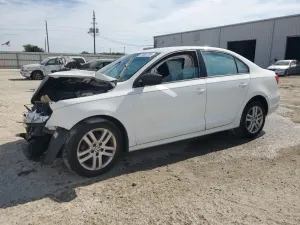 Volkswagen Jetta BASE 2 L 4 2015