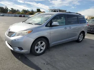 Toyota Sienna LE 3.5L 6 2014