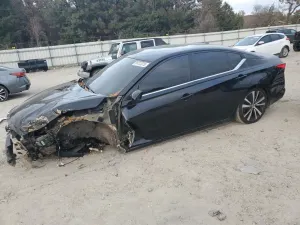Nissan Altima SR 2.5L 4 2021