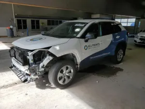 Toyota Rav4 LE 2.5L 4 2022