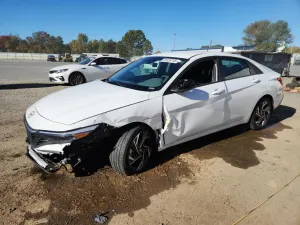 Hyundai Elantra SEL SPORT 2.0L 4 2025