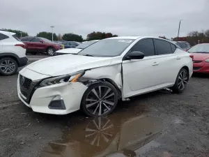 Nissan Altima SR 2.5L 4 2021