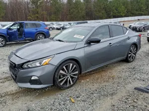 Nissan Altima SR 2.5L 4 2020