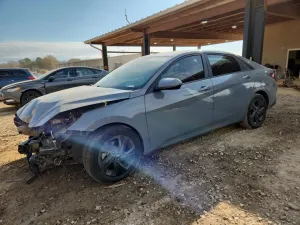 Hyundai Elantra SEL 2.0L 4 2022