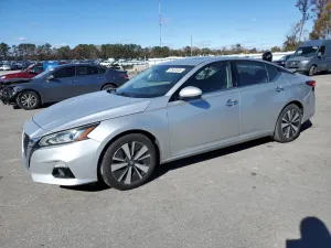 Nissan Altima SL 2.5L 4 2020