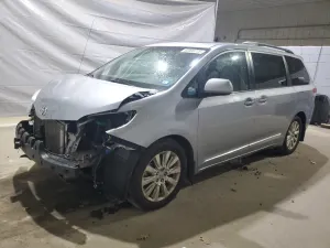 Toyota Sienna XLE 3.5L 6 2011