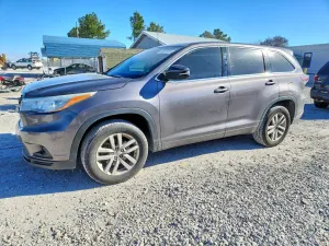 Toyota Highlander LE 3.5L 6 2015