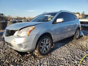 Nissan Rogue S 2.5L 4 2013