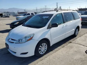 Toyota Sienna CE 3.5L 6 2010