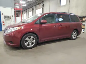 Toyota Sienna LE 3.5L 6 2015