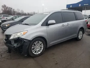 Toyota Sienna XLE 3.5L 6 2011