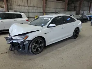 Volkswagen Passat R-LINE 2.0L 4 2021