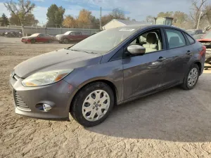 Ford Focus SE 2.0L 4 2012