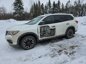 Nissan Pathfinder SV 3.5L 6 2020