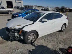 Hyundai Elantra SE 2.0L 4 2020